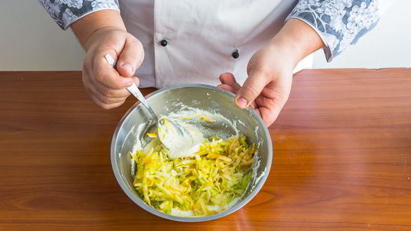 ШАГ 3. маффины из киноа и кураги с сушеной клюквой