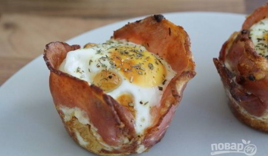 Рецепт маффины с беконом и яйцом