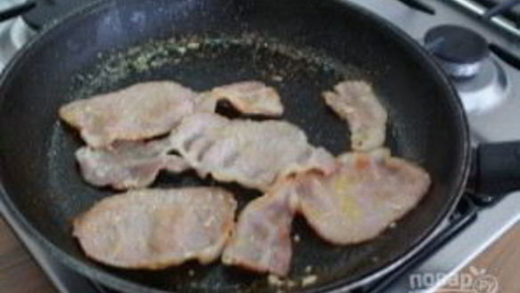 ШАГ 3. маффины с беконом и яйцом