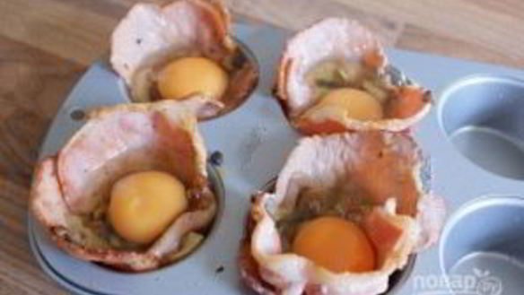 ШАГ 6. маффины с беконом и яйцом