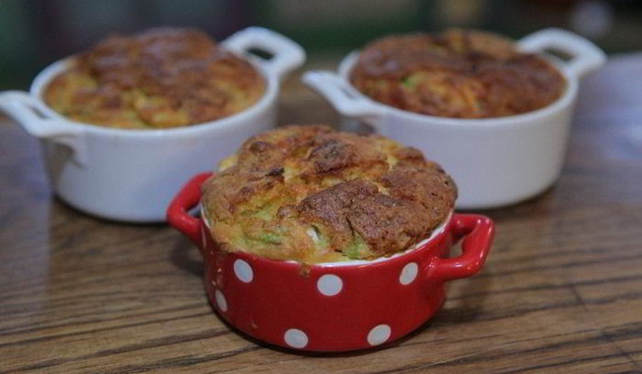 Рецепт маффины с кабачком, фетой и зеленым луком