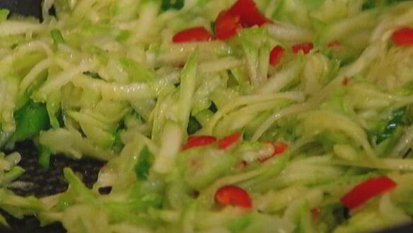 ШАГ 5. маффины с кабачком, фетой и зеленым луком