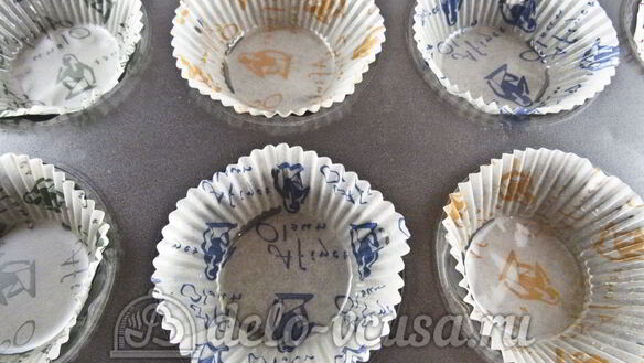 ШАГ 7. маффины с клубникой