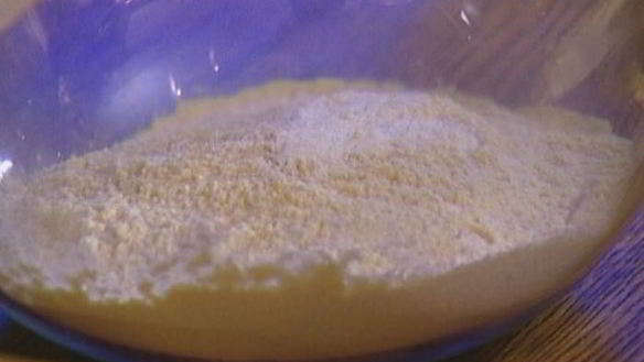 ШАГ 4. маффины с копчеными колбасками и сыром