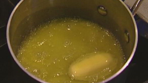 ШАГ 6. маффины с копчеными колбасками и сыром