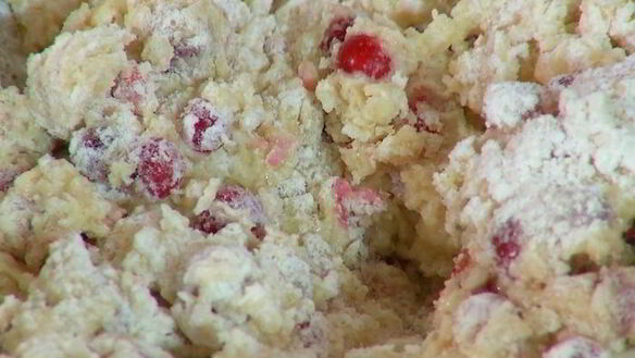 ШАГ 5. маффины с красной смородиной