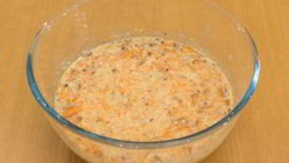 ШАГ 7. маффины с курагой, фундуком и морковью