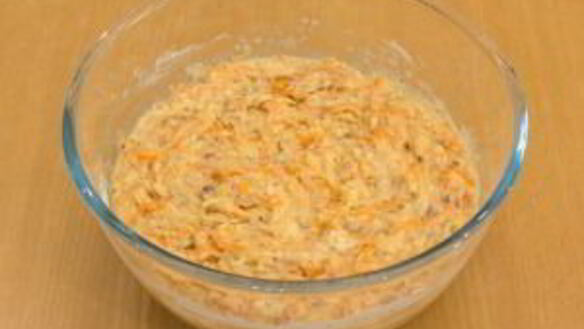 ШАГ 8. маффины с курагой, фундуком и морковью