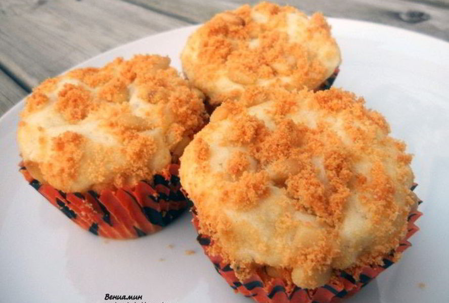 Маффины с пармезаном и кедровыми орехами