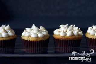 Маффины с персиками и сливочной глазурью