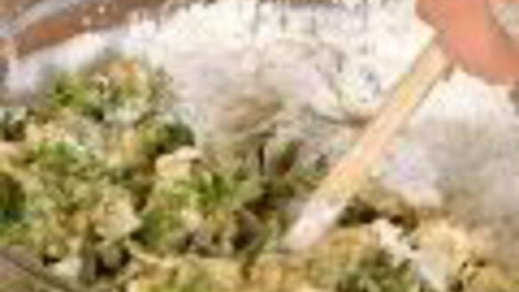 ШАГ 3. маффины с щавелем и кедровыми орешками