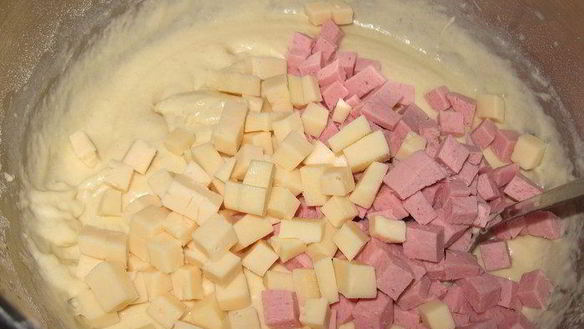 ШАГ 4. маффины с сыром и ветчиной