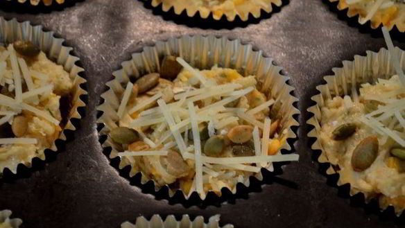 ШАГ 5. маффины с тремя видами сыра