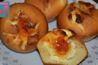 Маффины с творожной начинкой и абрикосовым джемом