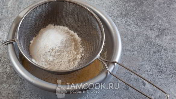 ШАГ 7. маффины с вишней