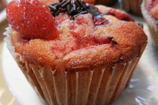 Маффины с ягодами и орехами