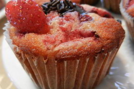 Маффины с ягодами и орехами