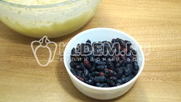 ШАГ 7. маффины с ягодой