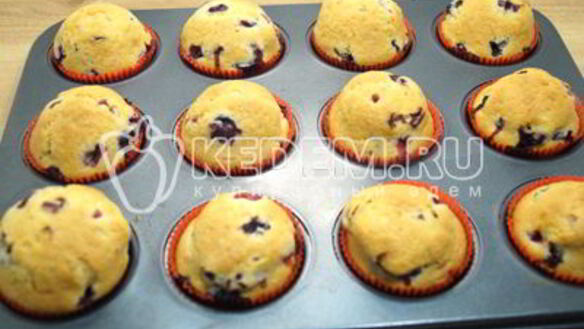 ШАГ 11. маффины с ягодой