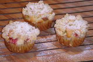 Маффины со штрейзелем и ревенем