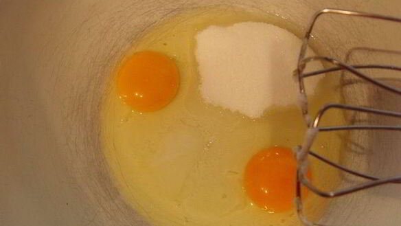 ШАГ 4. маффины со штрейзелем и ревенем