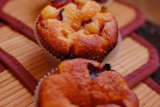 Маффины со сливами