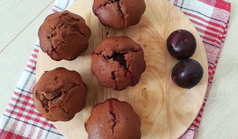 Рецепт маффины со свежей сливой