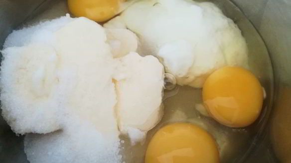 ШАГ 2. маффины со свежей сливой