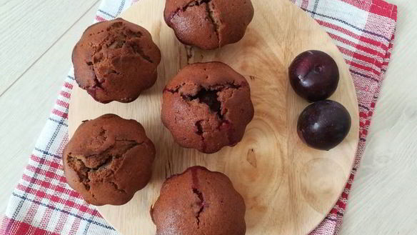 ШАГ 5. маффины со свежей сливой