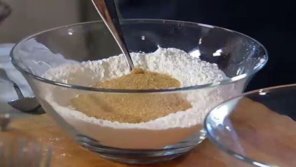 ШАГ 3. малиновые маффины