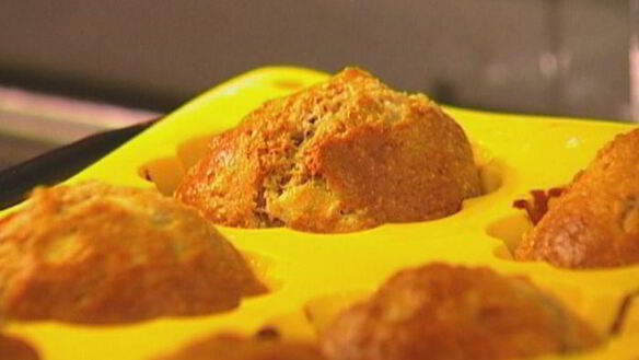 ШАГ 9. медовые маффины с финиками и бананами