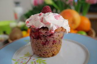 Миндальные маффины с малиновым кремом