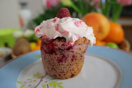 Миндальные маффины с малиновым кремом