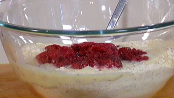 ШАГ 6. миндальные маффины с малиновым кремом