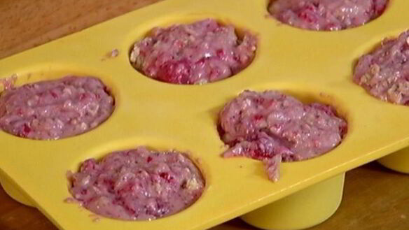 ШАГ 7. миндальные маффины с малиновым кремом