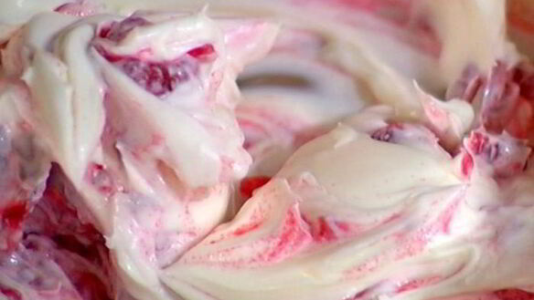 ШАГ 8. миндальные маффины с малиновым кремом