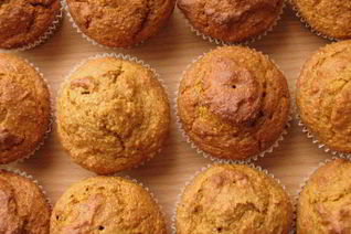 Овсяные маффины с тыквой, орехами и пряностями