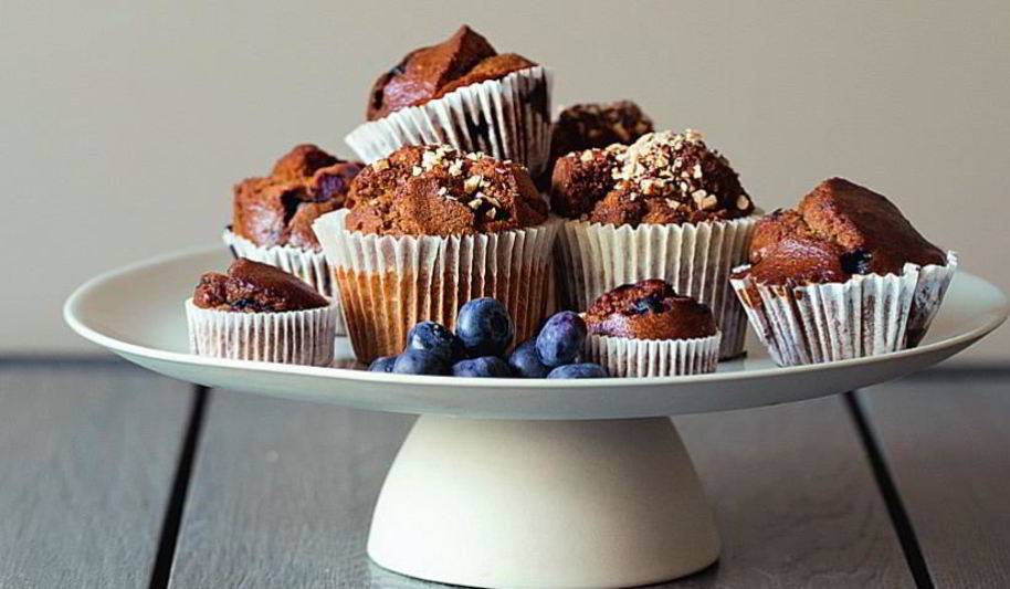 Рецепт постные маффины из полбы с бананами и черникой