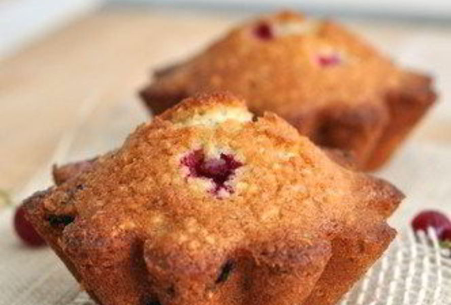 Постные овсяные маффины с красной смородиной