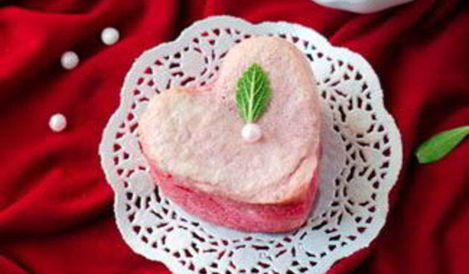 Рецепт розовые маффины на белках с начинкой из пудинга