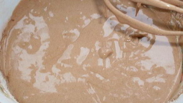 ШАГ 5. шоколадные маффины с конфитюром из смородины