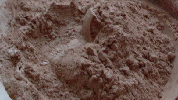 ШАГ 6. шоколадные маффины с конфитюром из смородины