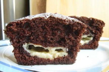 Шоколадные маффины с заварным кремом