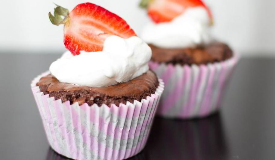 Рецепт шоколадные маффины со взбитыми сливками