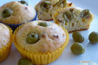 Сырные маффины с паприкой и оливками