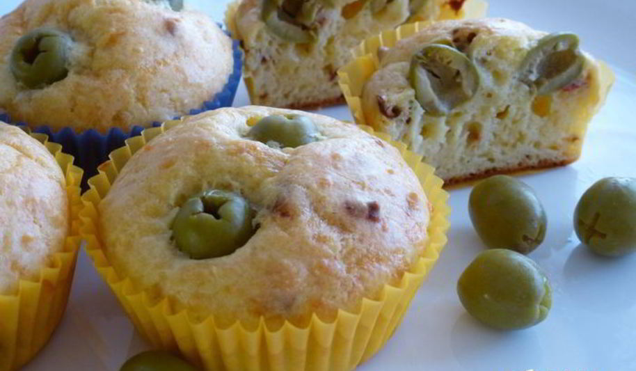 Рецепт сырные маффины с паприкой и оливками