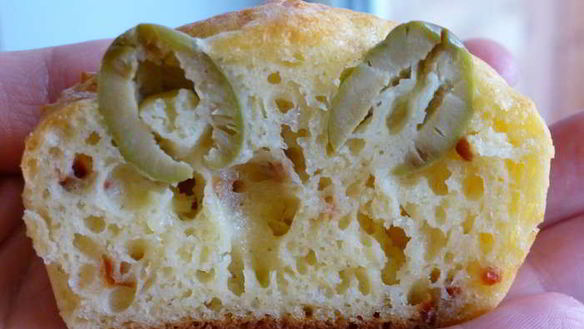 ШАГ 6. сырные маффины с паприкой и оливками