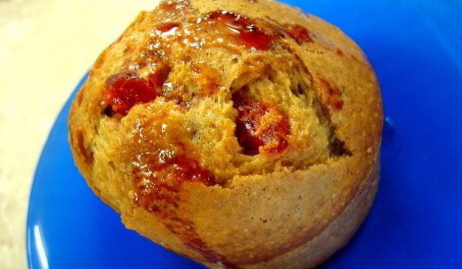 Рецепт творожно-кукурузные маффины с бананами и клубникой