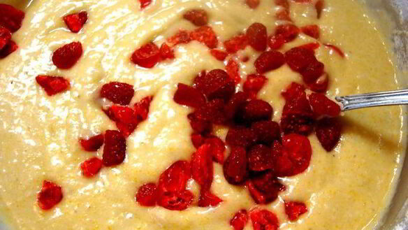 ШАГ 3. творожно-кукурузные маффины с бананами и клубникой