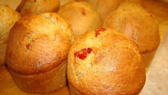 ШАГ 5. творожно-кукурузные маффины с бананами и клубникой